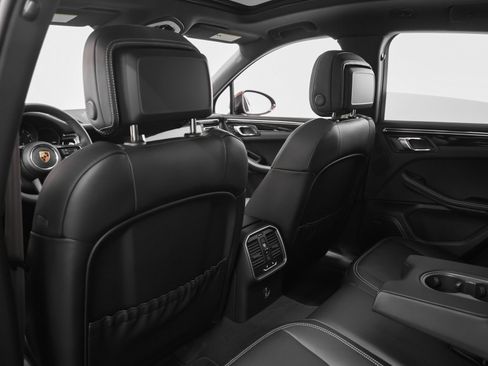 Certified 2026 Porsche Macan AWD/4WD image 42