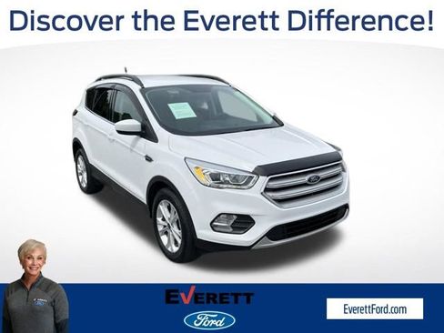 Used 2017 Ford Escape SE w/ Equipment Group 201A FWD image 1