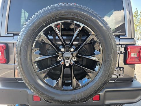 Used 2022 Jeep Wrangler Unlimited Sahara image 15