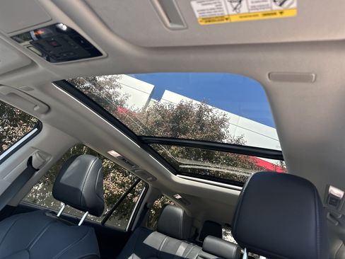 Used 2024 Toyota Grand Highlander AWD image 39
