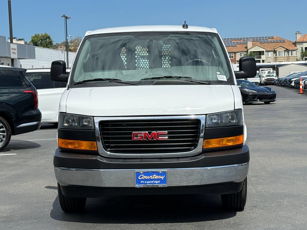 Used 2025 GMC Savana 2500 w/ Driver Convenience Package RWD image 4
