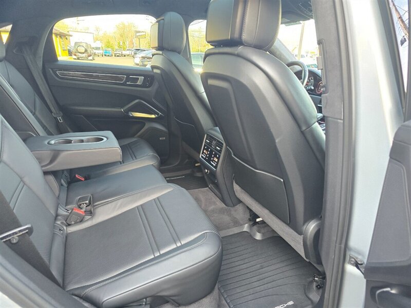 Used 2020 Porsche Cayenne Turbo AWD/4WD image 17