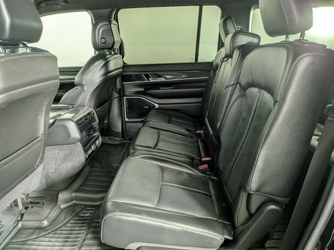 Used 2022 Jeep Wagoneer Series III image 35