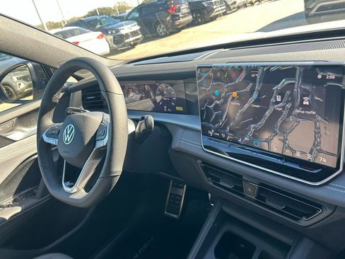 New 2026 Volkswagen Tiguan SE R-Line image 37