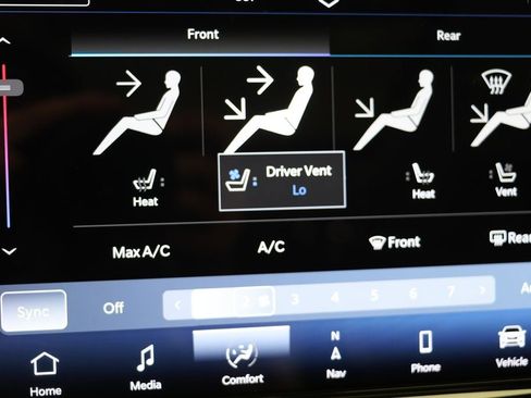 Used 2024 Chrysler Pacifica Limited image 24