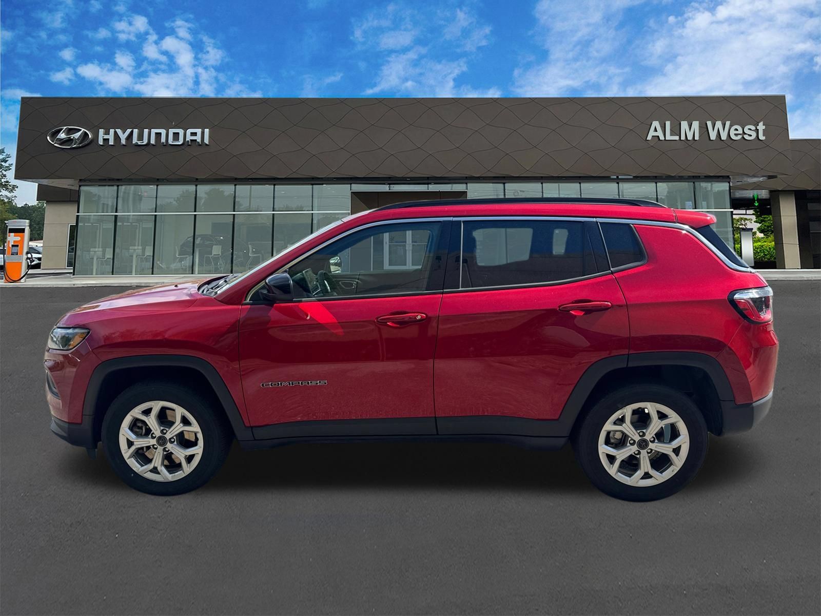 Used 2025 Jeep Compass Latitude AWD/4WD image 8