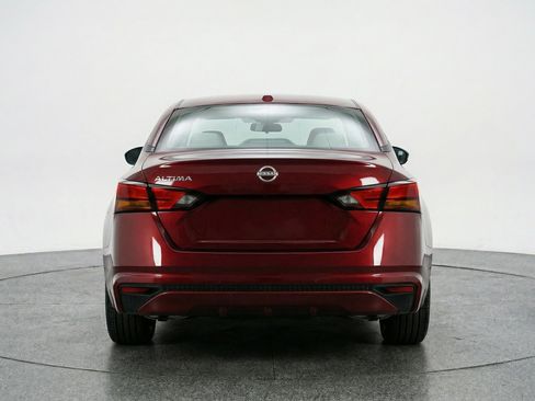 Used 2025 Nissan Altima 2.5 SV FWD image 7