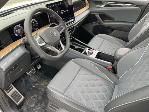 New 2026 Volkswagen Tiguan SEL R-Line AWD/4WD image 14