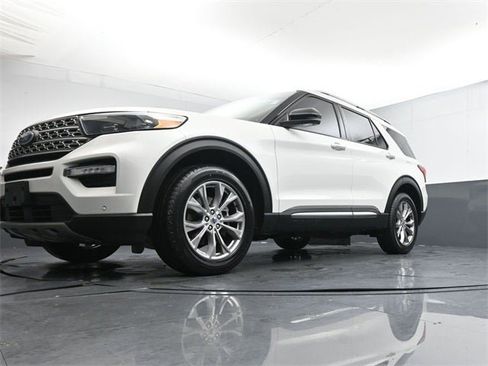 Used 2022 Ford Explorer Limited w/ Equipment Group 301A image 26