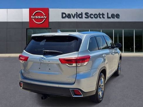 Used 2017 Toyota Highlander Limited Platinum FWD image 5