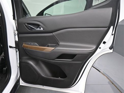 Used 2023 GMC Acadia SLE image 18