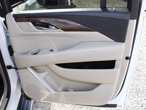 Used 2020 Cadillac Escalade ESV Premium Luxury AWD/4WD image 26