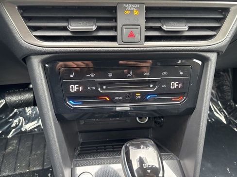 New 2025 Volkswagen Taos SE AWD/4WD image 17