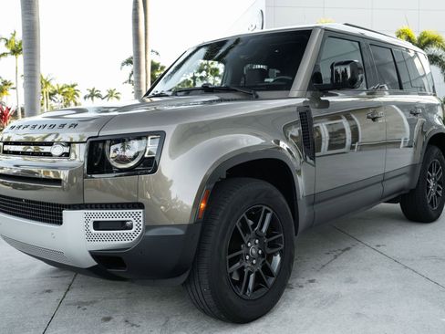 Used 2025 Land Rover Defender 110 S image 4