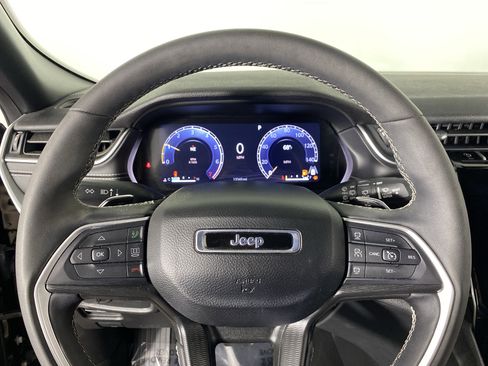 Used 2024 Jeep Grand Cherokee Laredo w/ Luxury Tech Group I AWD/4WD image 20