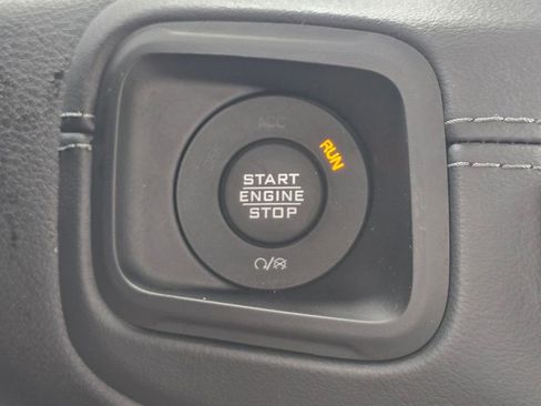 Used 2025 Jeep Wrangler Unlimited Sahara AWD/4WD image 35