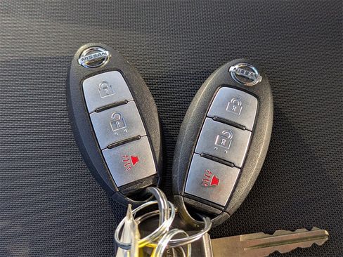 Used 2018 Nissan Titan S image 27