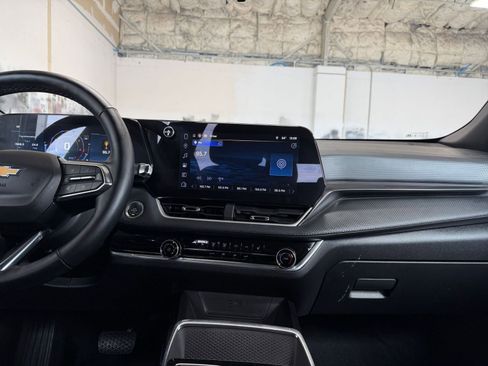 Used 2025 Chevrolet Equinox LT image 18