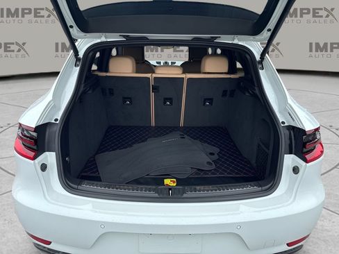 Used 2017 Porsche Macan Turbo AWD/4WD image 32