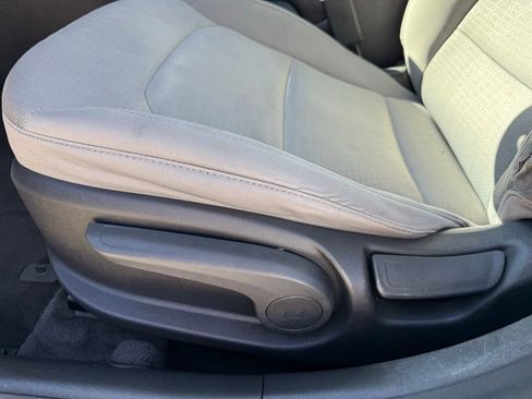 Used 2017 Hyundai Elantra SE image 14