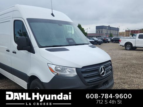 Used 2025 Mercedes-Benz Sprinter 2500 image 1