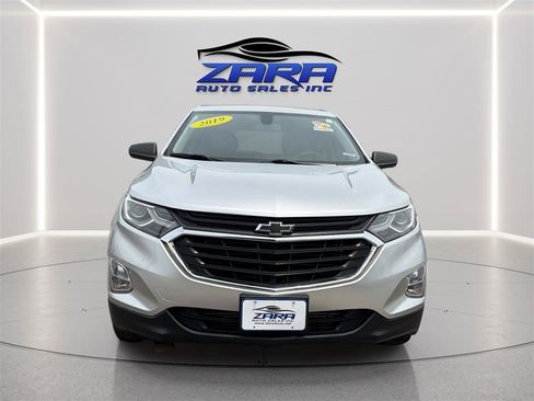 Used 2019 Chevrolet Equinox LS w/ LS Convenience Package AWD/4WD image 2