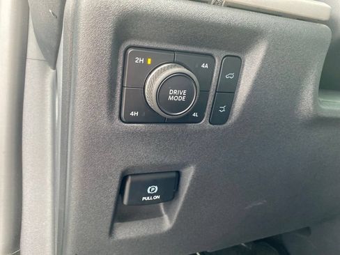 Used 2025 Ford Expedition Active AWD/4WD image 17