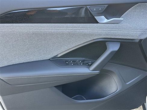 Used 2025 Volkswagen Tiguan S image 18