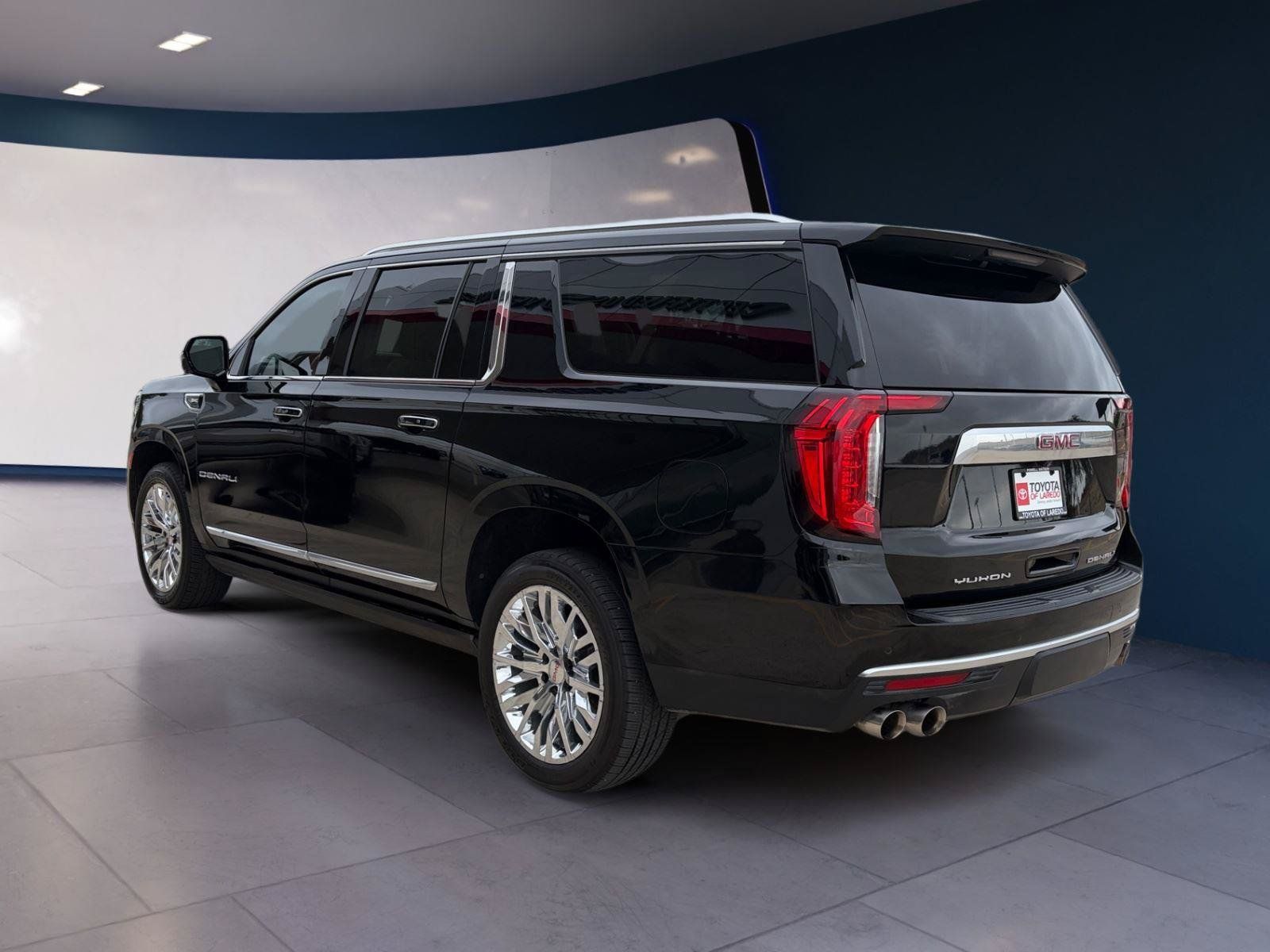 Used 2023 GMC Yukon XL Denali AWD/4WD image 3
