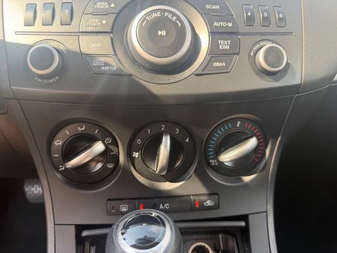 Used 2013 MAZDA MAZDA3 i Sport FWD image 18