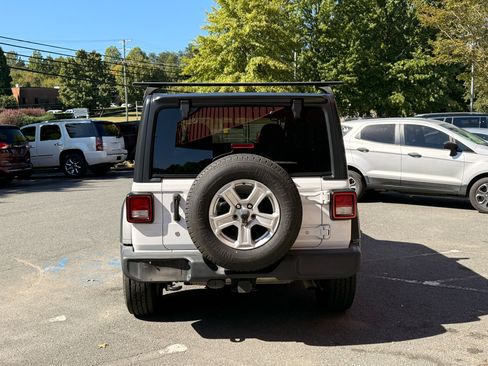 Used 2018 Jeep Wrangler Unlimited Sport S image 3