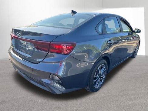 Used 2023 Kia Forte LXS w/ LXS Technology Package FWD image 4