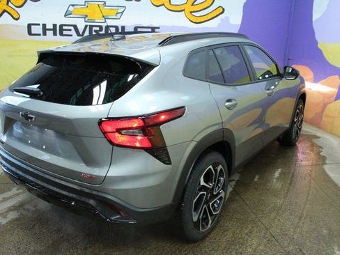 Used 2025 Chevrolet Trax RS w/ Sunroof Package image 5