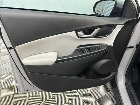 Used 2023 Hyundai Kona Limited w/ Cargo Package FWD image 11