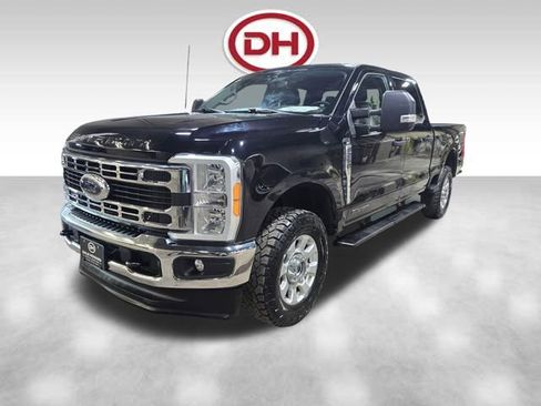 Used 2023 Ford F250 XLT w/ F-250 >10K GVWR Package AWD/4WD image 11