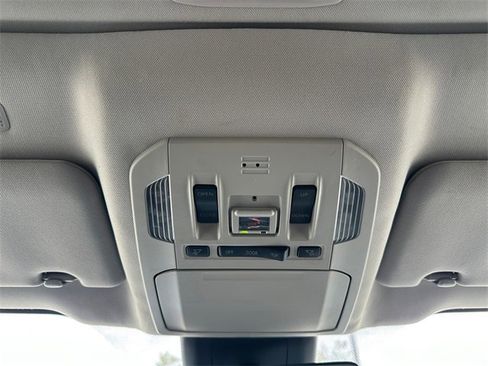 Used 2022 Toyota Highlander XLE image 29