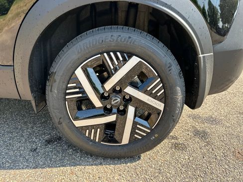 New 2026 Nissan Kicks SV w/ Charging Package FWD image 17