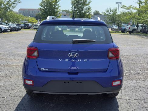 Used 2023 Hyundai Venue SEL w/ Cargo Package image 4