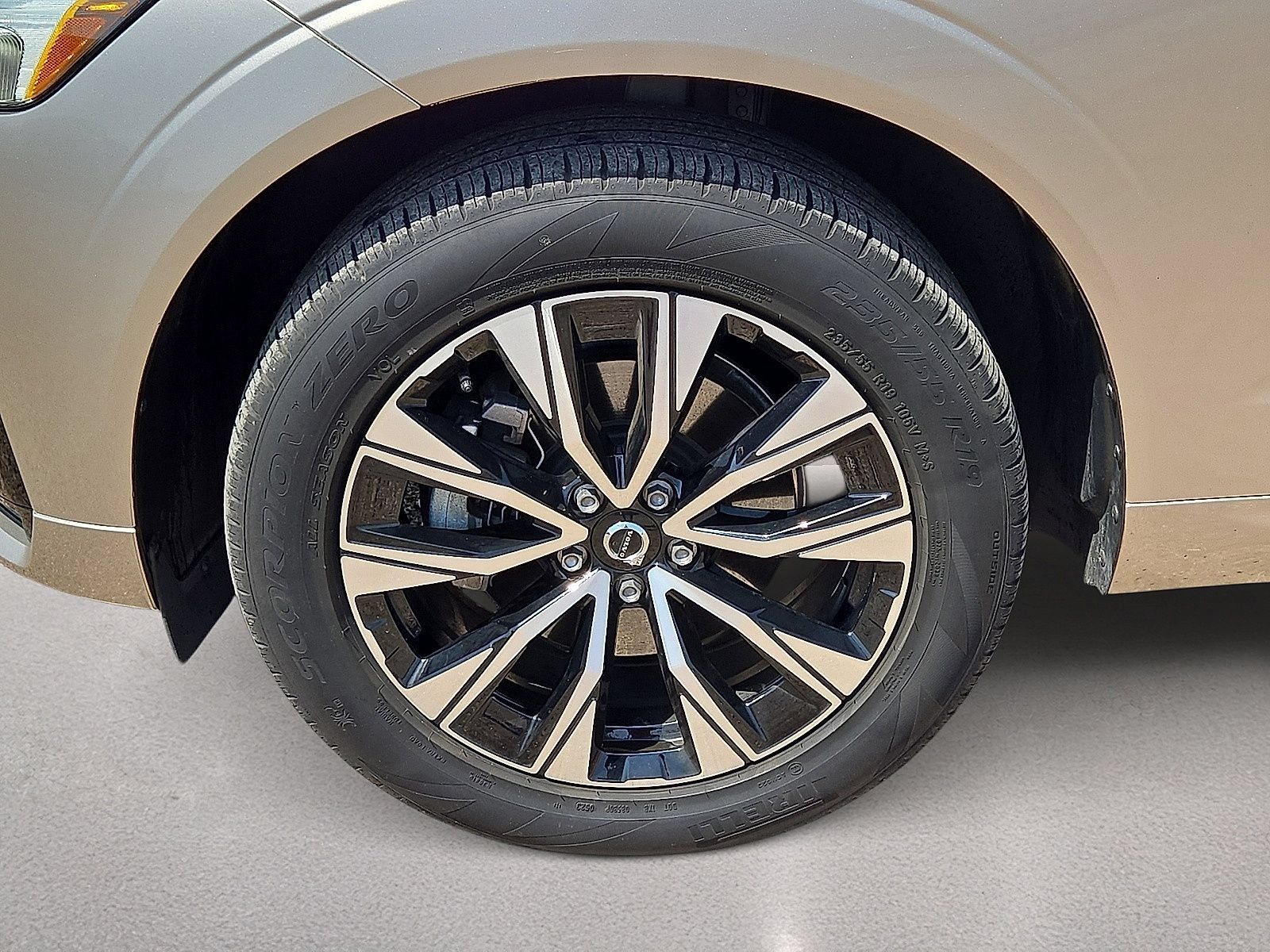Certified 2024 Volvo XC60 B5 Core AWD/4WD image 10