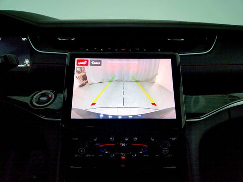 Used 2022 Jeep Grand Cherokee Trailhawk w/ Luxury Tech Group III image 12