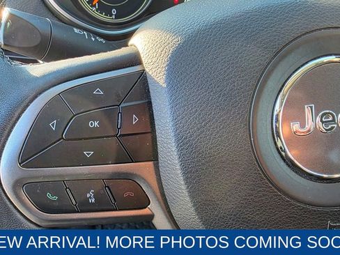 Used 2019 Jeep Cherokee Latitude w/ Cold Weather Group image 16