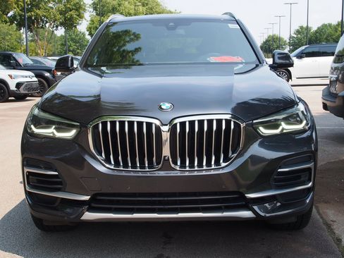 Used 2022 BMW X5 sDrive40i w/ Premium Package RWD image 2
