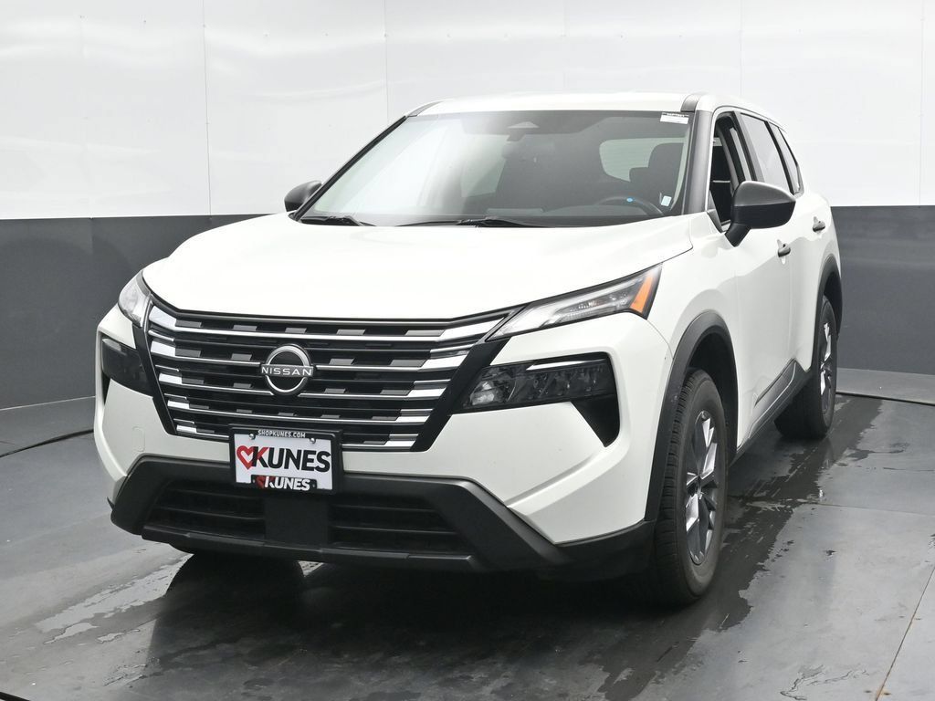 Used 2024 Nissan Rogue S AWD/4WD image 6
