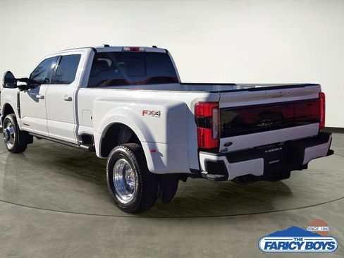 Used 2025 Ford F350 Platinum image 3