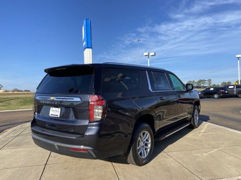 Used 2023 Chevrolet Suburban LT image 10
