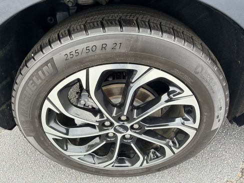 Used 2024 Lincoln Nautilus Reserve image 17