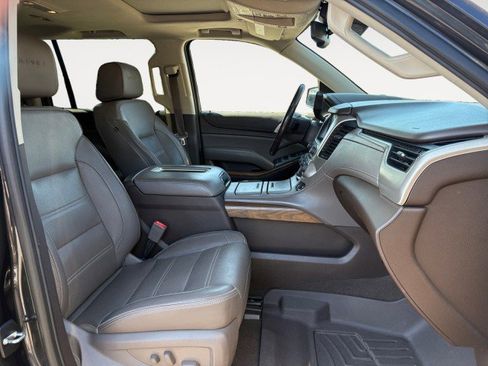 Used 2020 GMC Yukon XL Denali w/ Denali Premium Package image 8