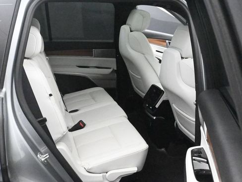 Used 2026 Cadillac Vistiq Luxury AWD/4WD image 12