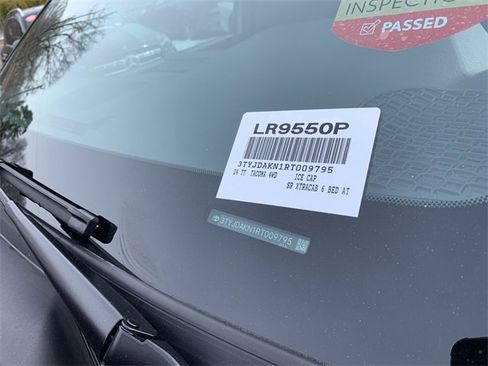 Used 2024 Toyota Tacoma SR image 33