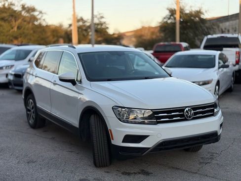 Used 2021 Volkswagen Tiguan SE w/ Panoramic Sunroof Package image 8